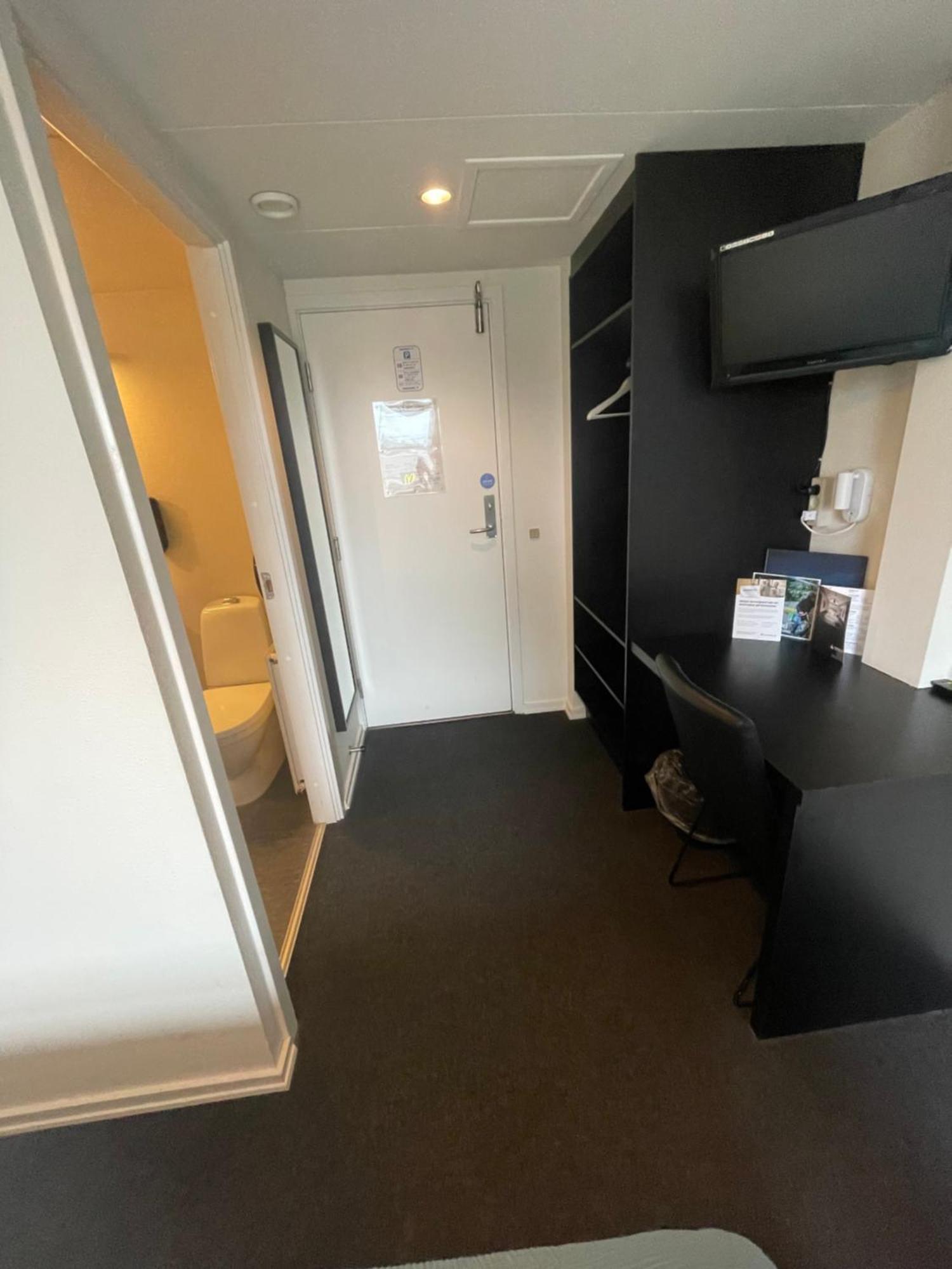 Stoberiet Hostel Svendborg Exterior photo A typical studio apartment in the UK