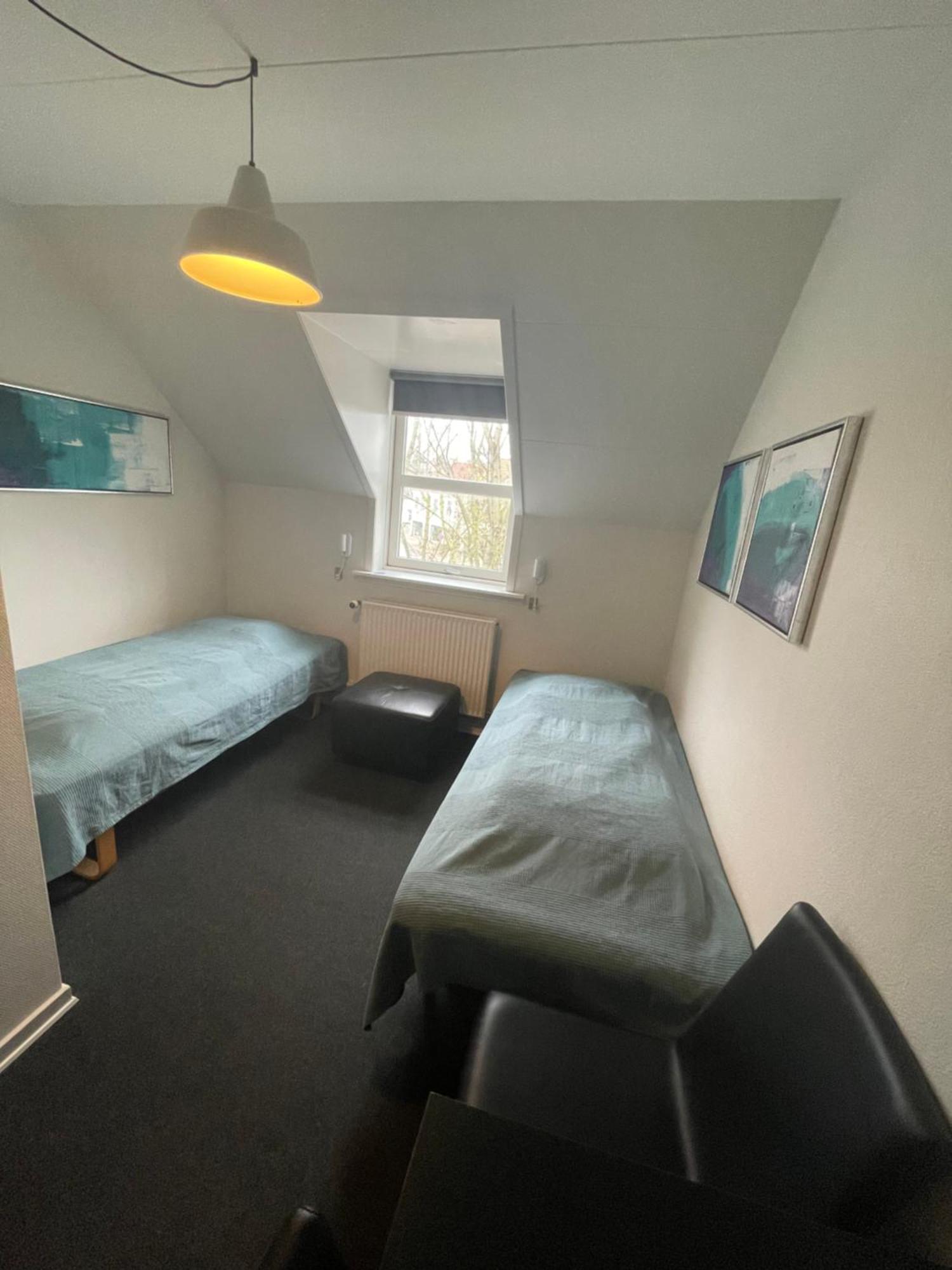Stoberiet Hostel Svendborg Exterior photo A typical bedroom in the hostel