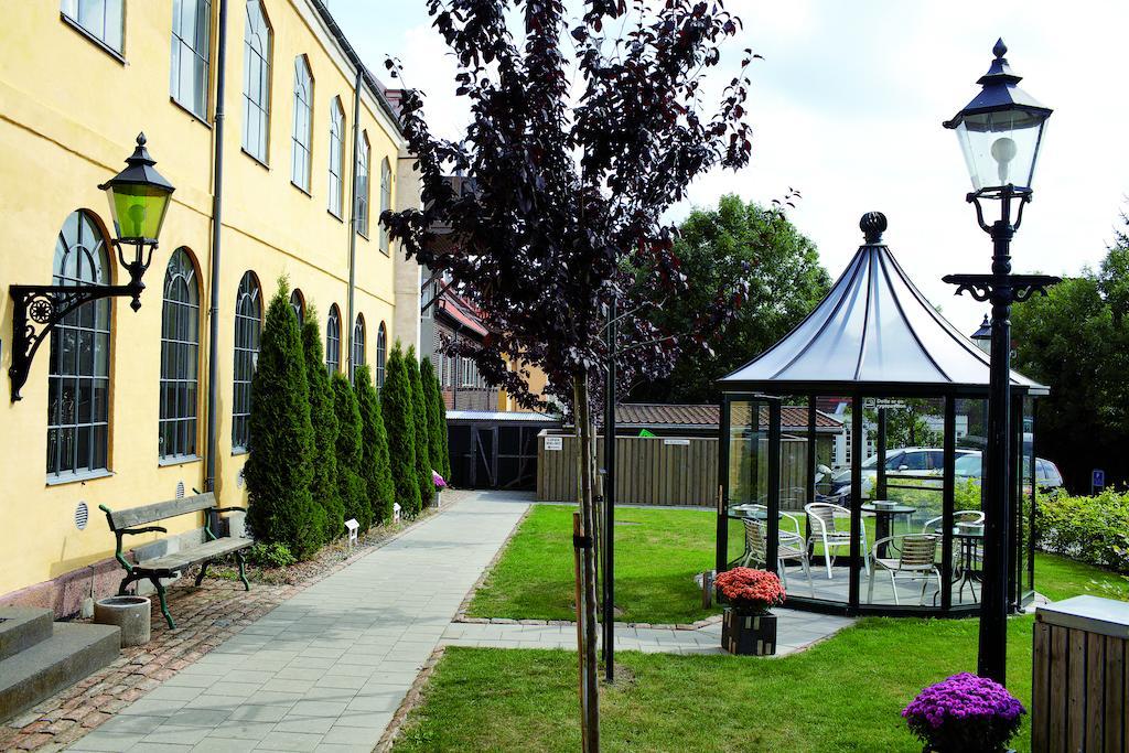Stoberiet Hostel Svendborg Exterior photo The courtyard of the former school