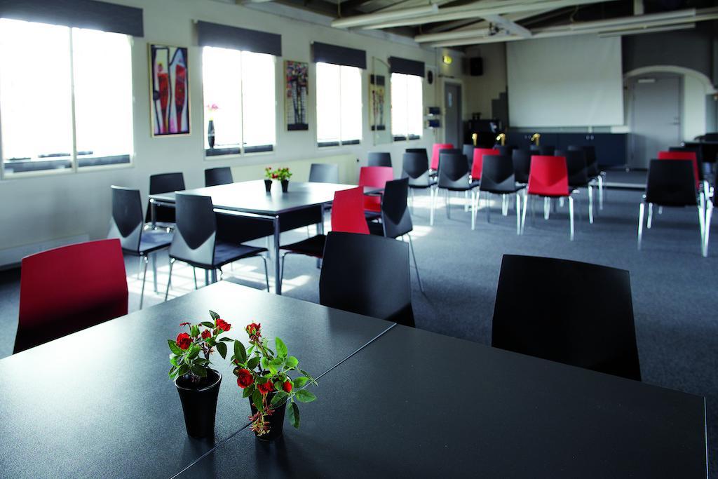 Stoberiet Hostel Svendborg Exterior photo The dining room at the International Centre